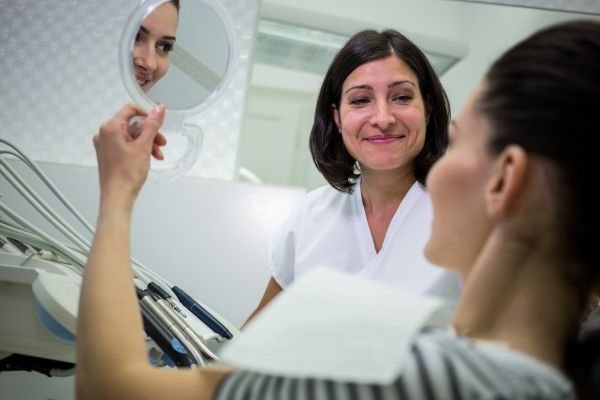 Dermatólogos en CDMX - Experta en tratamientos estéticos ofrece resultados satisfactorios en la corrección de una sonrisa gingival 