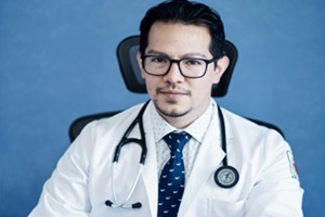 Foto del Dr. Ernesto Daniel Lozano Sabido, amplia experiencia y conocimientos técnicos de cardiología en CDMX