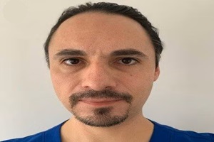 Cardiologistas - Foto del Dr. Andrés Dávila Romero, experto en el tratamiento de afecciones cardiovasculares