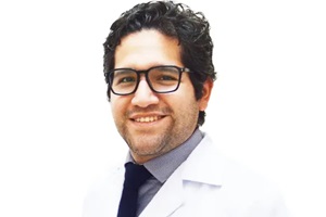 Foto del Dr. Miguel Yael Carmona Castillo, médico con amplia experiencia en el diagnóstico y tratamiento de enfermedades gastrointestinales
