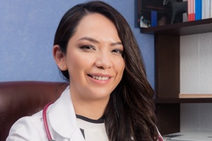 Gastroenterólogos de CDMX - Foto de la Dra. Alejandra Isabel Pérez Delgadillo, especialista en tratamiento de enfermedades gastrointestinales en adultos y niños