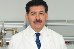 Gastroenterólogos de CDMX - Foto del Dr. Ángel Mario Zárate Guzmán, gastroenterólogo en Ciudad en México con amplia experiencia y conocimientos