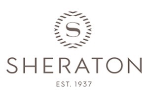 Logo de Sheraton María Isabel, hotel que posee espacios destinados con juegos para mascotas y servicio personalizado