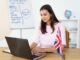 Academias de inglés en CDMX - Estudiante realizando cursos de inglés en CDMX en una de las mejores academias de inglés en CDMX