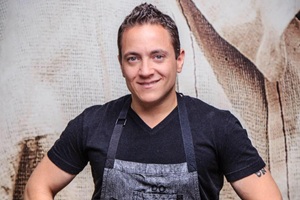 Daniel Ovadía, un referente de la alta cocina mexicana que fusiona ingredientes tradicionales con frescas hierbas para crear sabores únicos