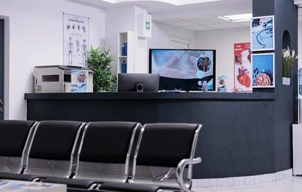 Cirugía plástica - Sala de espera acondicionada para atender a pacientes en una de las mejores clínicas de cirugía plástica en CDMX