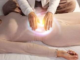Reiki - Especialista holístico realizando una práctica de reiki en uno de los mejores centros de reiki en CDMX