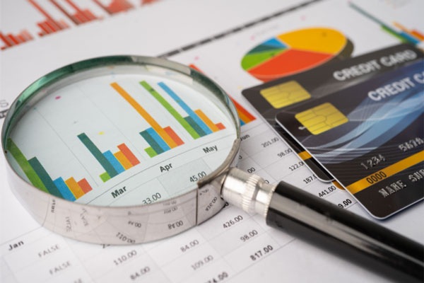 Carreras mejor pagadas - Lupa sobre estadísticas mensuales da cuenta de los estados financieros de diversos clientes
