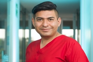Dr. Gustavo Román Vistraín