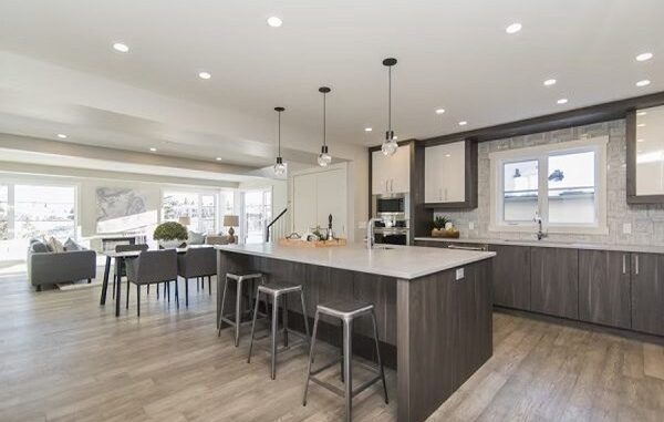 Diseño de interiores - Vista de una cocina remodelada con la mejor iluminación y materiales de lujo realizado por las mejores empresas de diseño de interiores en CDMX