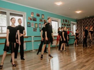 Escuelas de baile - Jóvenes practicando diversos estilos de bailes en una de las mejores escuelas de baile de CDMX