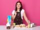 Escuelas de repostería - Estudiante de una de las mejores escuelas de repostería en CDMX con todos los ingredientes para preparar un postre tradicional mexicano