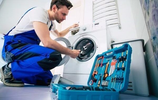Reparación de lavadoras - Técnico con caja de herramientas a la mano ofrece servicio de reparación de lavadoras a domicilio en CDMX