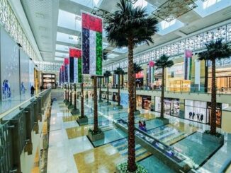 Tiendas departamentales - Vista panorámica del interior de un centro comercial con gran variedad de las mejores tiendas departamentales en México