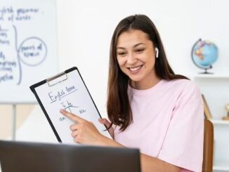 Academias de inglés - Profesora de inglés dando clases online en una de las mejores academias de inglés en CDMX