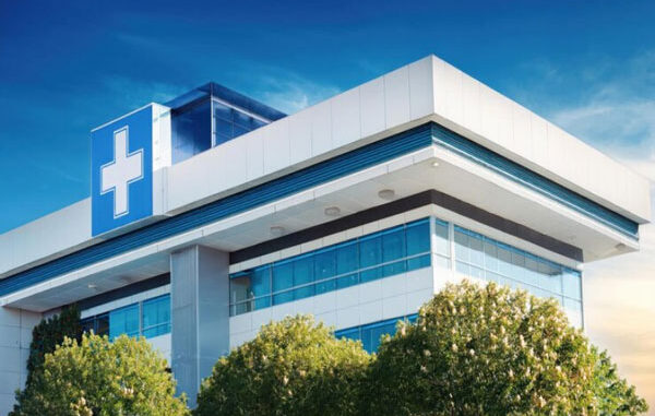 Mejores centros de salud en CDMX - Fachada externa de un hospital privado con instalaciones modernas