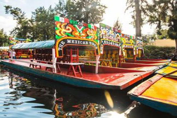Vista panorámica de las trajineras de Xochimilco