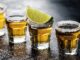 Tequilas en CDMX - Algunos caballitos de tequila servidos tradicionalmente con sal y limón en CDMX