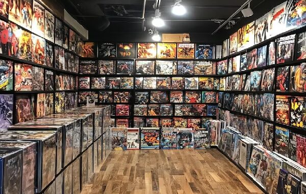Tiendas de cómics CDMX - Interior de una tienda de cómics en CDMX que posee diversas ediciones y artículos coleccionables