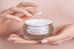 Crema de regeneración celular Hyaluron Activ B3