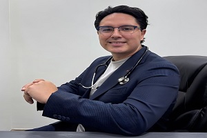 Dr. Carlos Eduardo Álvarez Ponce