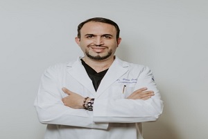 Dr. Franco Krakaur García