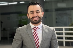 Dr. César Arias Ruiz