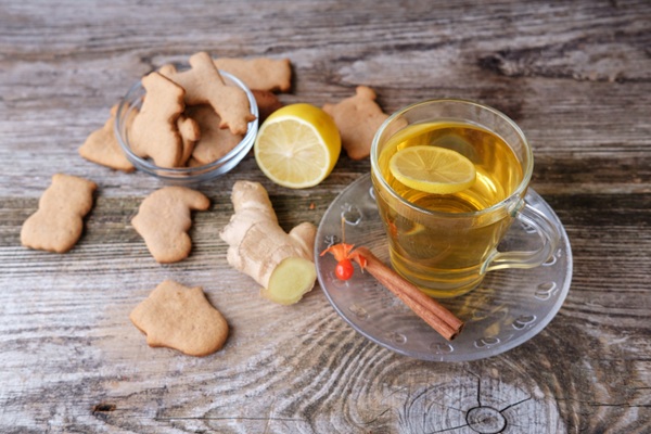 Taza con una infusión de jengibre muy popular en CDMX por servir como un antiinflamatorio natural