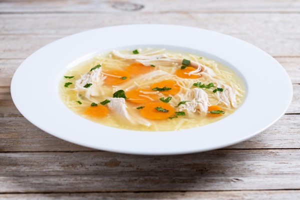 Remedios caseros para curar la gripe - Sopa de pollo un excelente alimento para curar la gripe en CDMX