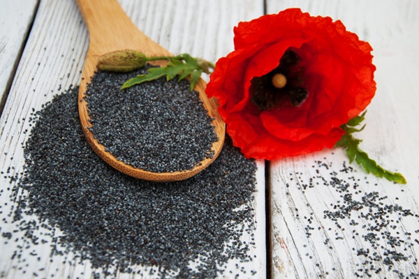 Flor de amapola ideal para el cabello débil gracias a su capacidad para reducir los niveles de cortisol